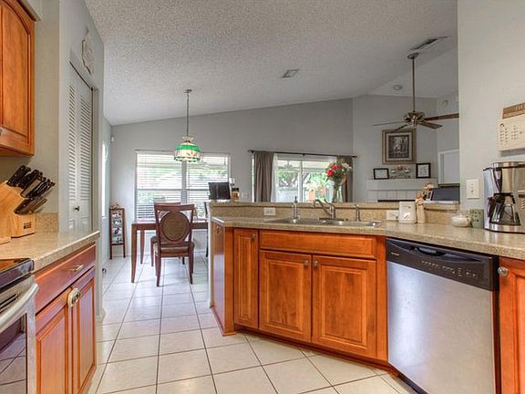 5th image of 13205 Sharondale Ct