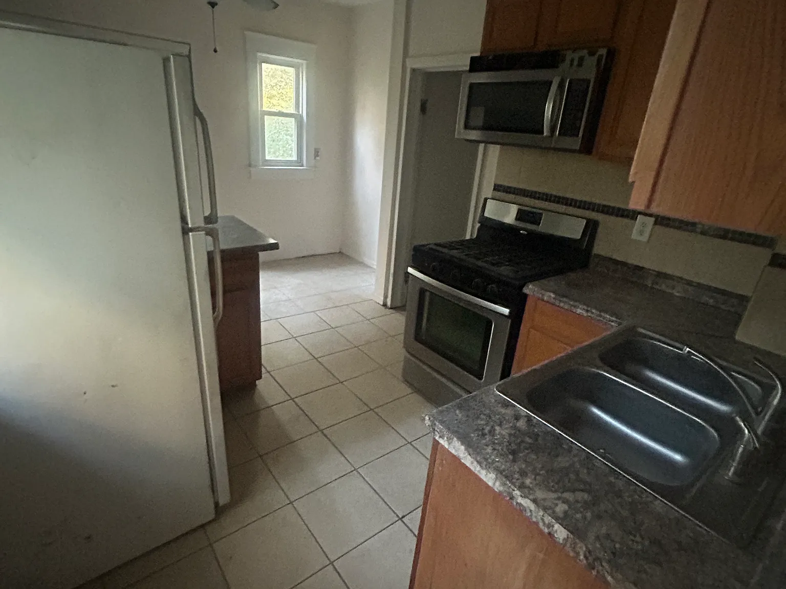 2 bed, 922 sqft, $1,250 — Photo 2