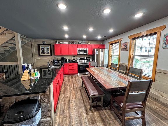 4th image of 1018 Potters Way
