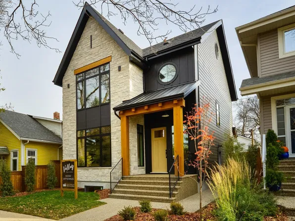 9513 101st St NW, Edmonton, AB T5K 0W6