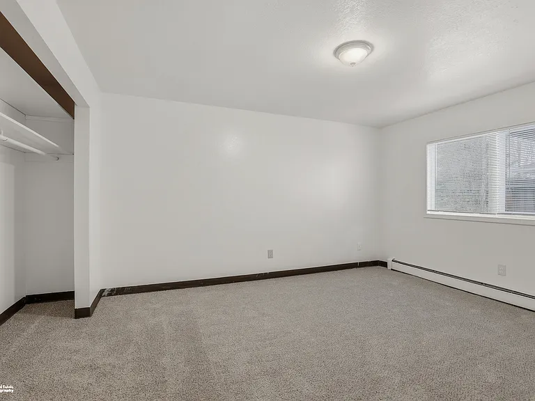 415 N Bragaw — Photo 15