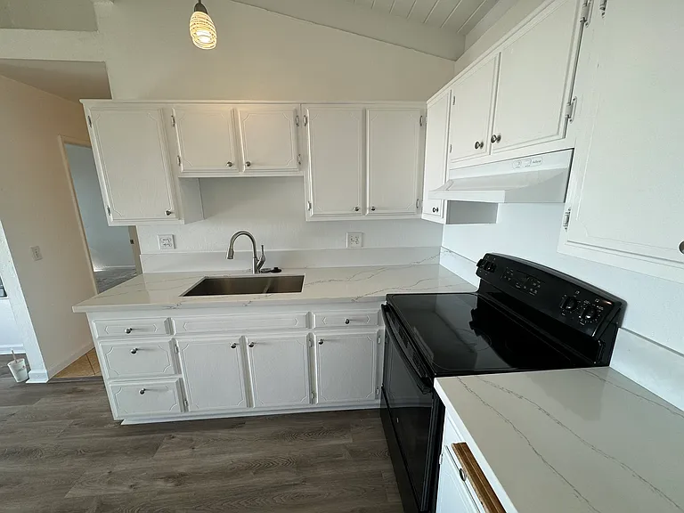 Channel View Apartments — Photo 25