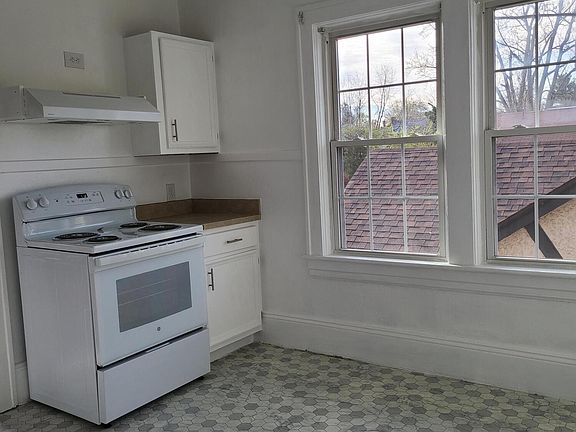 3rd image of 3214 Forest Hill Ave NW APT A
