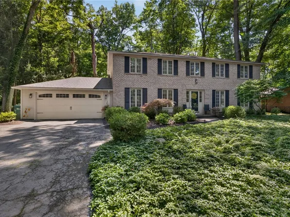10 Forest Knl, Pittsford, NY 14534