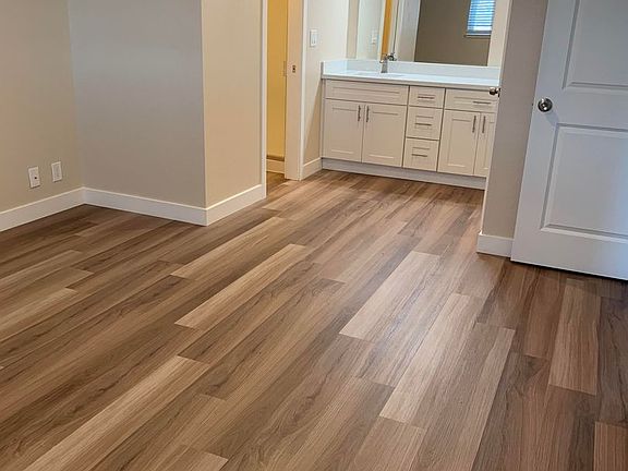 4th image of 3730 Moorpark Ave #14