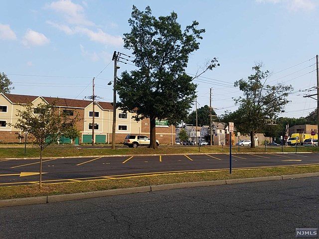 2nd image of 255 Railroad Pl