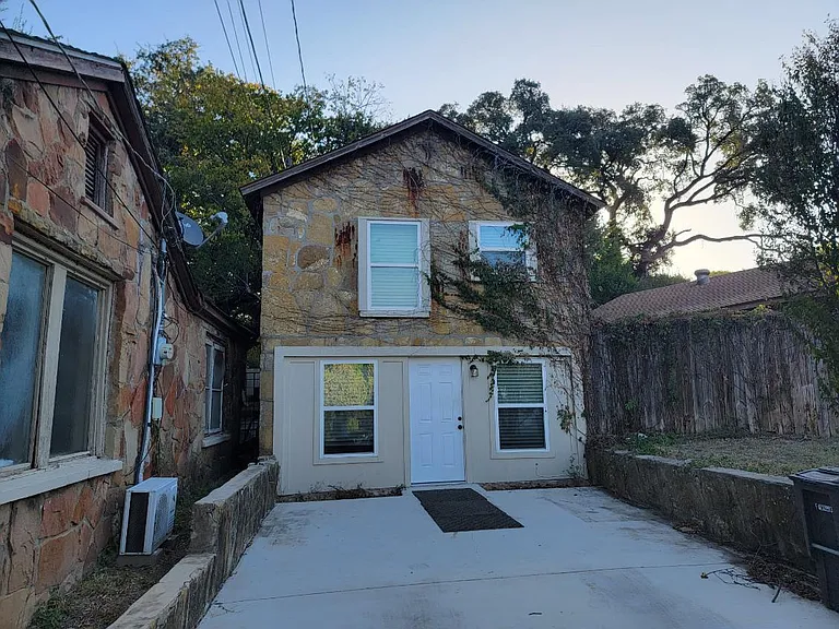 6940 Hatch Rd #B — Photo 6