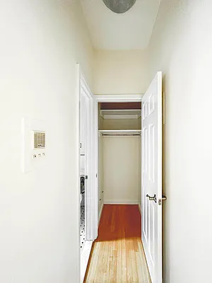 Rented by Manhattan Realty Group | media 9