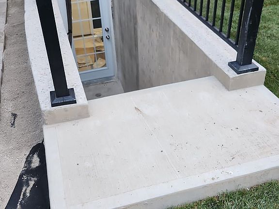 2nd image of 5654 Churchill Meadows Blvd #Basement