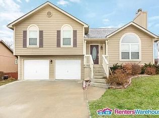 1104 Willow Ln, Liberty, MO 64068