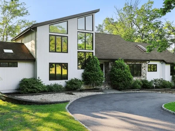 17 Nottingham Way, Warren Twp., NJ 07059