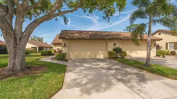 2 bed, 2.0 bath, 1298 sqft, $2,400 — Photo 1