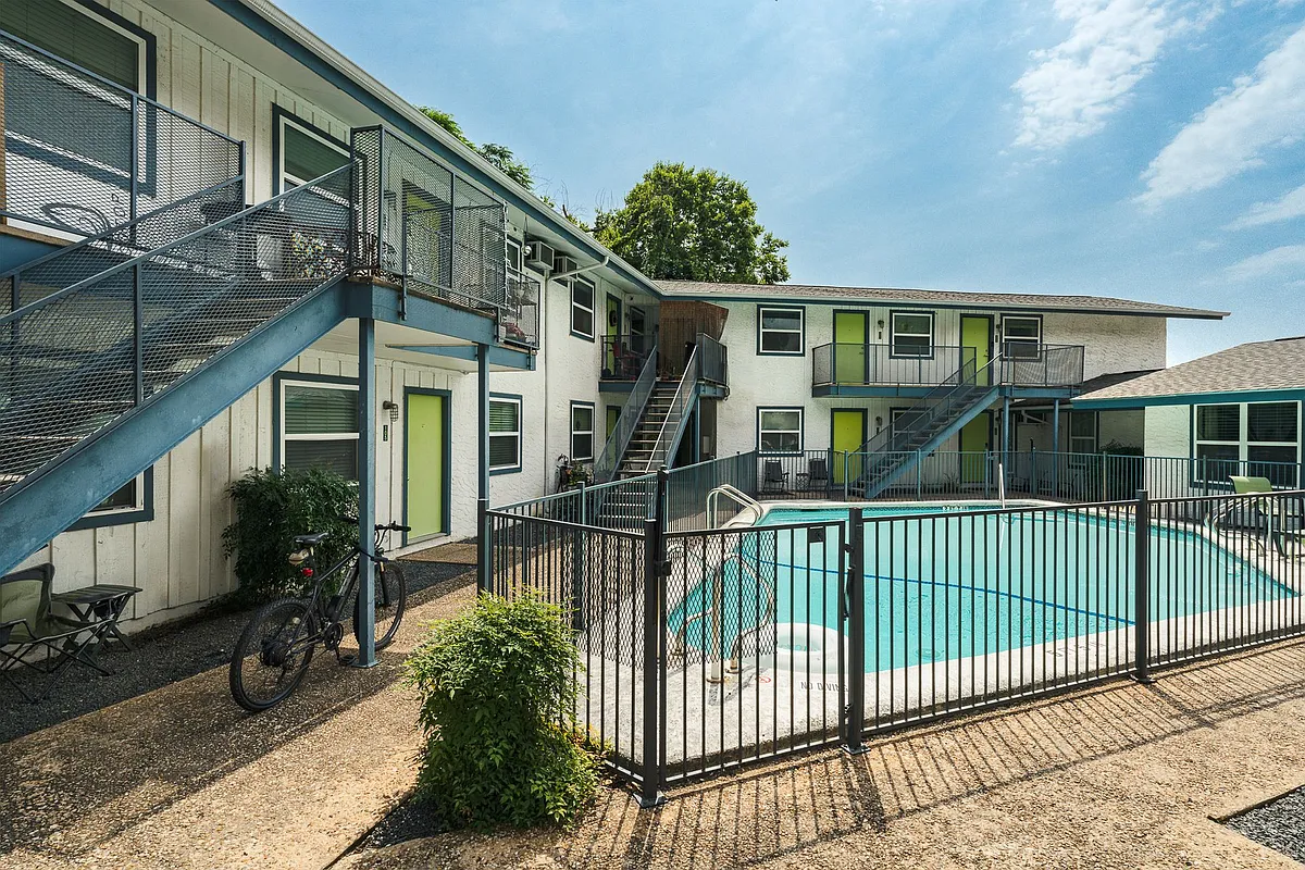 Building Photo - Zilker Capri Apts.