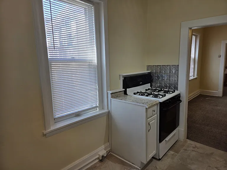 745 Simpson Ave — Photo 5