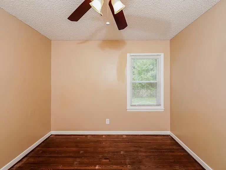 1011 Menlo Ln — Photo 11