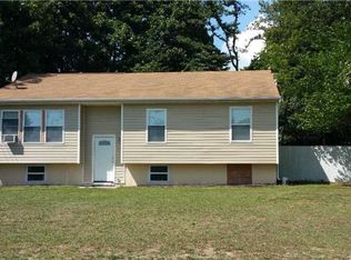 51 Shirley Ln, Medford, NY 11763