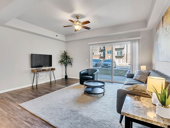2nd image of 1221 Bluegrass Cir Unit 4