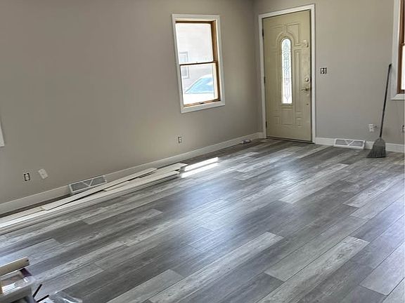 5th image of 402 2nd Ave N