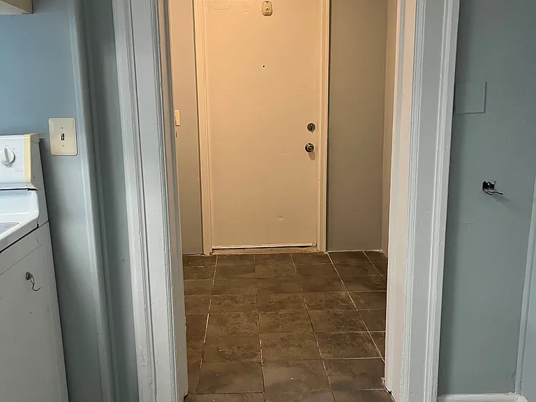 582 S Main St #2 — Photo 6