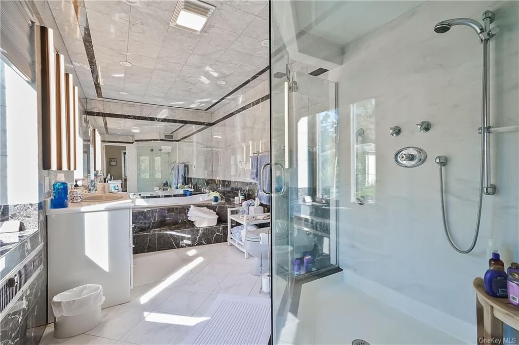 4 Bed 5 Bath Property, New York • 3,808 Sq Ft