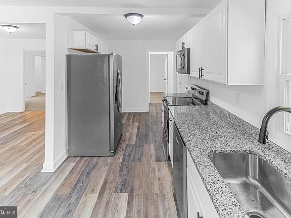 5th image of 33 Maple Ln