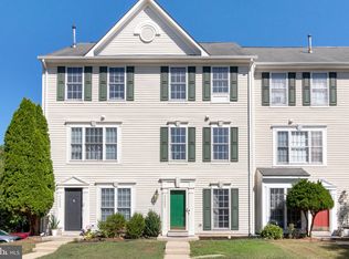 42803 Pilgrim Sq, Chantilly, VA 20152