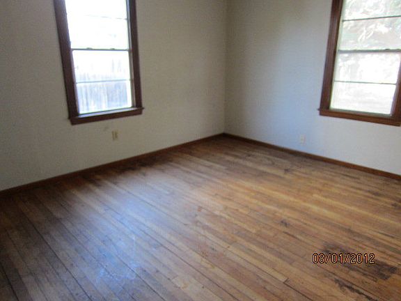 5th image of 912 W 20th St