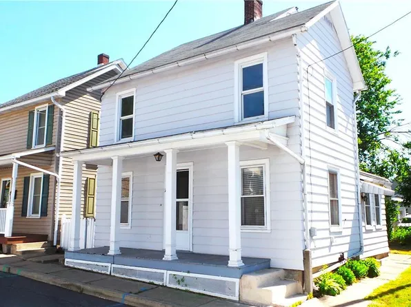 17 S Spruce St, Nazareth, PA 18064