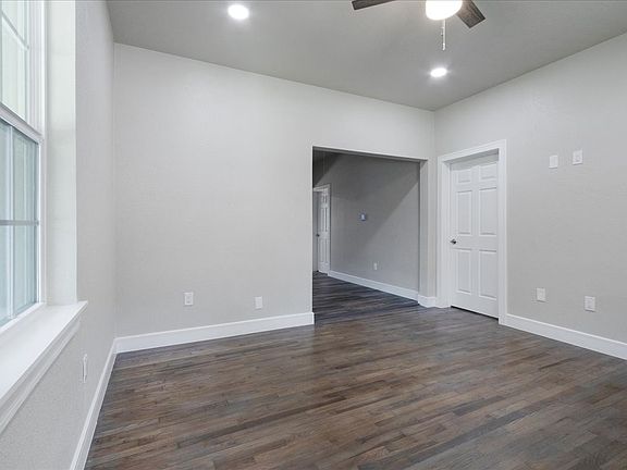 2nd image of 1213 E Houston St