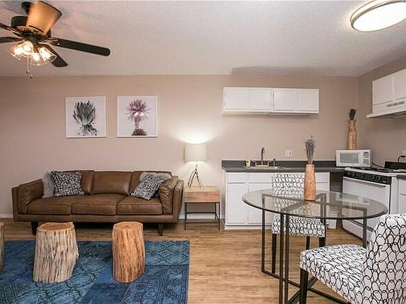 2nd image of 1614 W 6th St #1