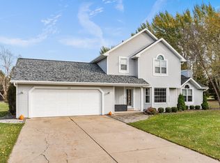 4439 Oak Ridge Ct, De Pere, WI 54115