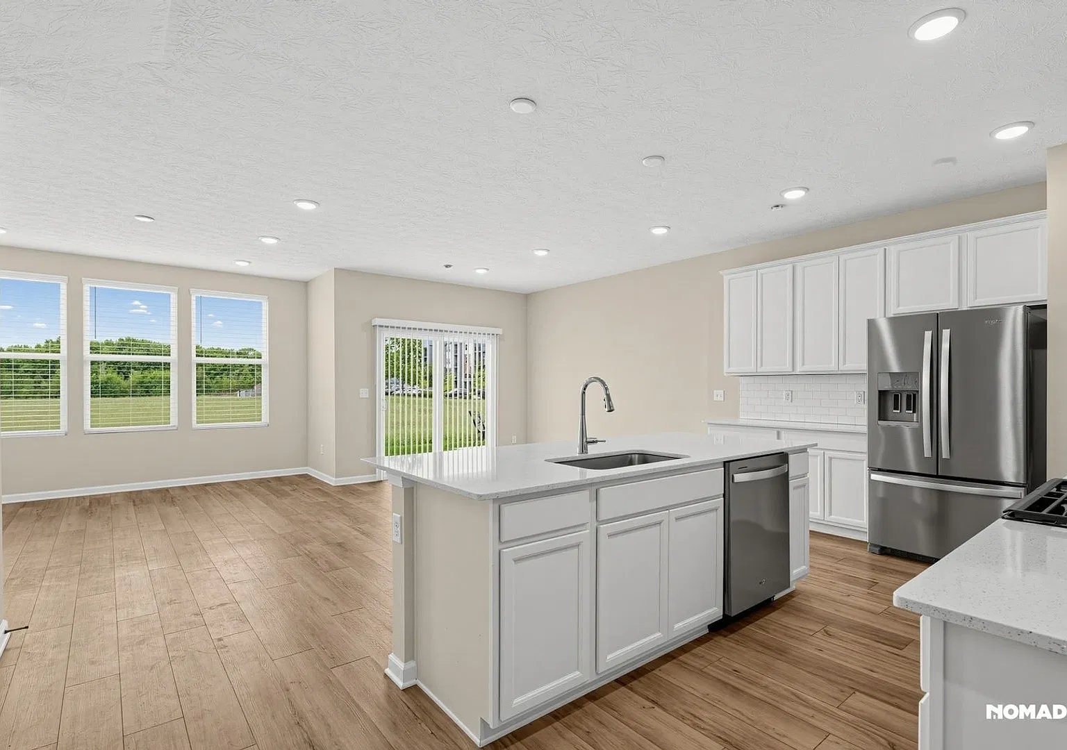 3 bed | 2.5 bath | 1883 sq ft | Townhome — Photo 4