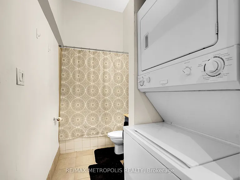 276 King St W #207 — Photo 21