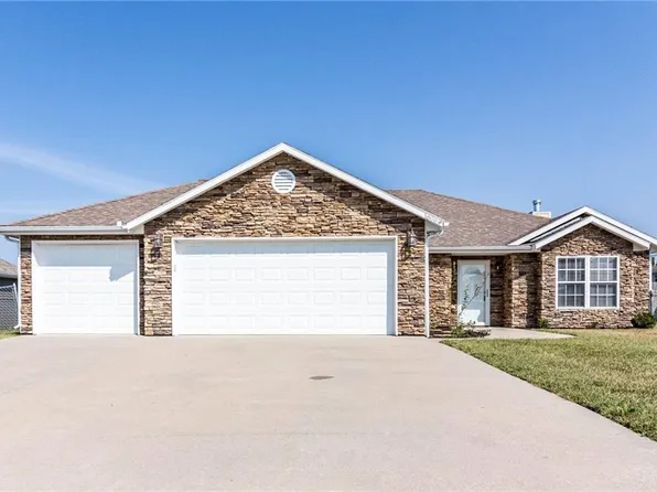 1606 W 6th Street Ter, Knob Noster, MO 65336
