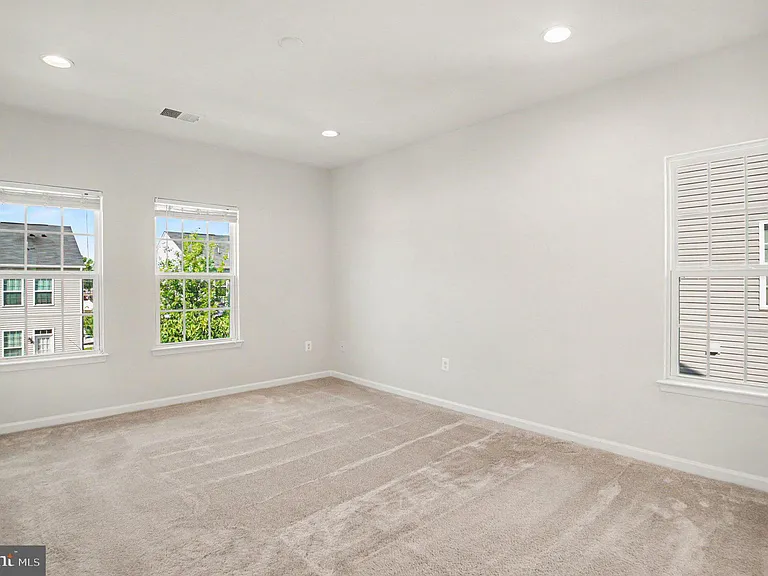 1643 Dorothy Ln — Photo 17