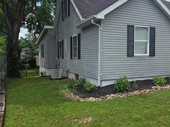 2nd image of 322 S Iron St