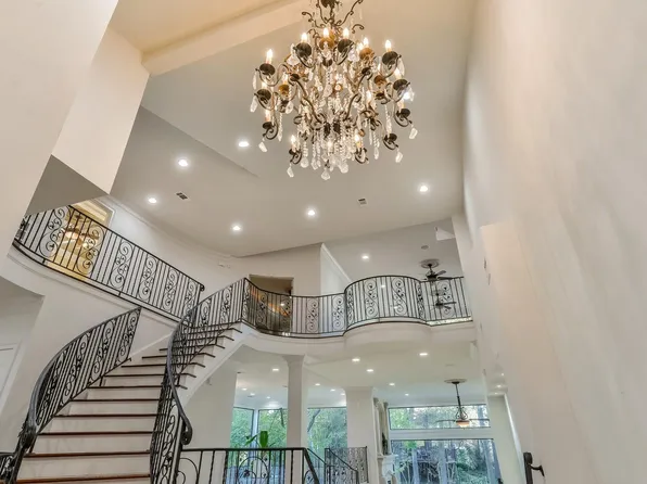 15 W Shady Ln #B, Houston, TX 77063