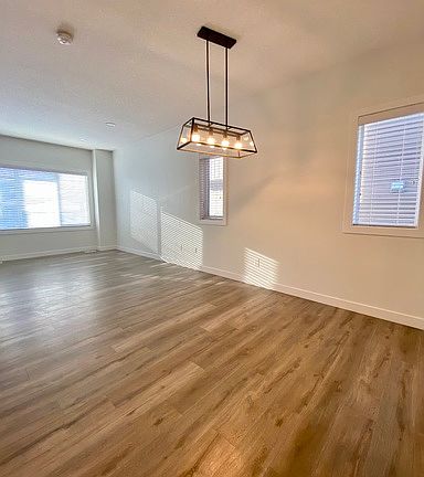 5th image of 3803 Weidle Cres SW