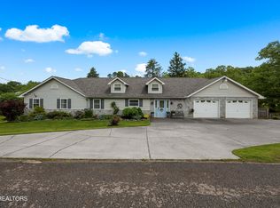 699 Gilbert Ln, Friendsville, TN 37737