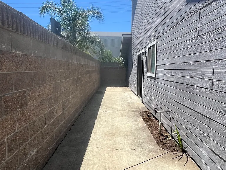1924 W Holly Dr — Photo 15
