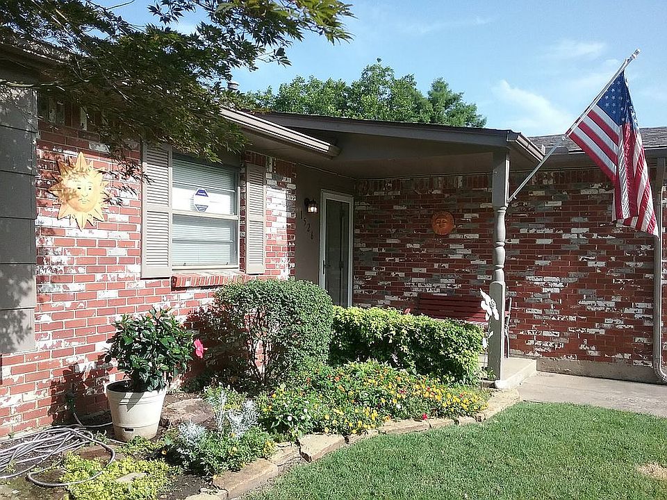 2nd image of 1526 S 125th Ave E
