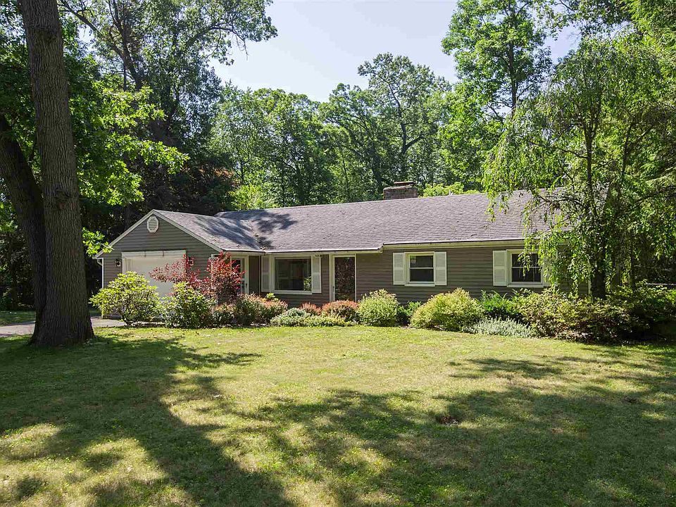 1st image of 19066 S Oakmont Dr