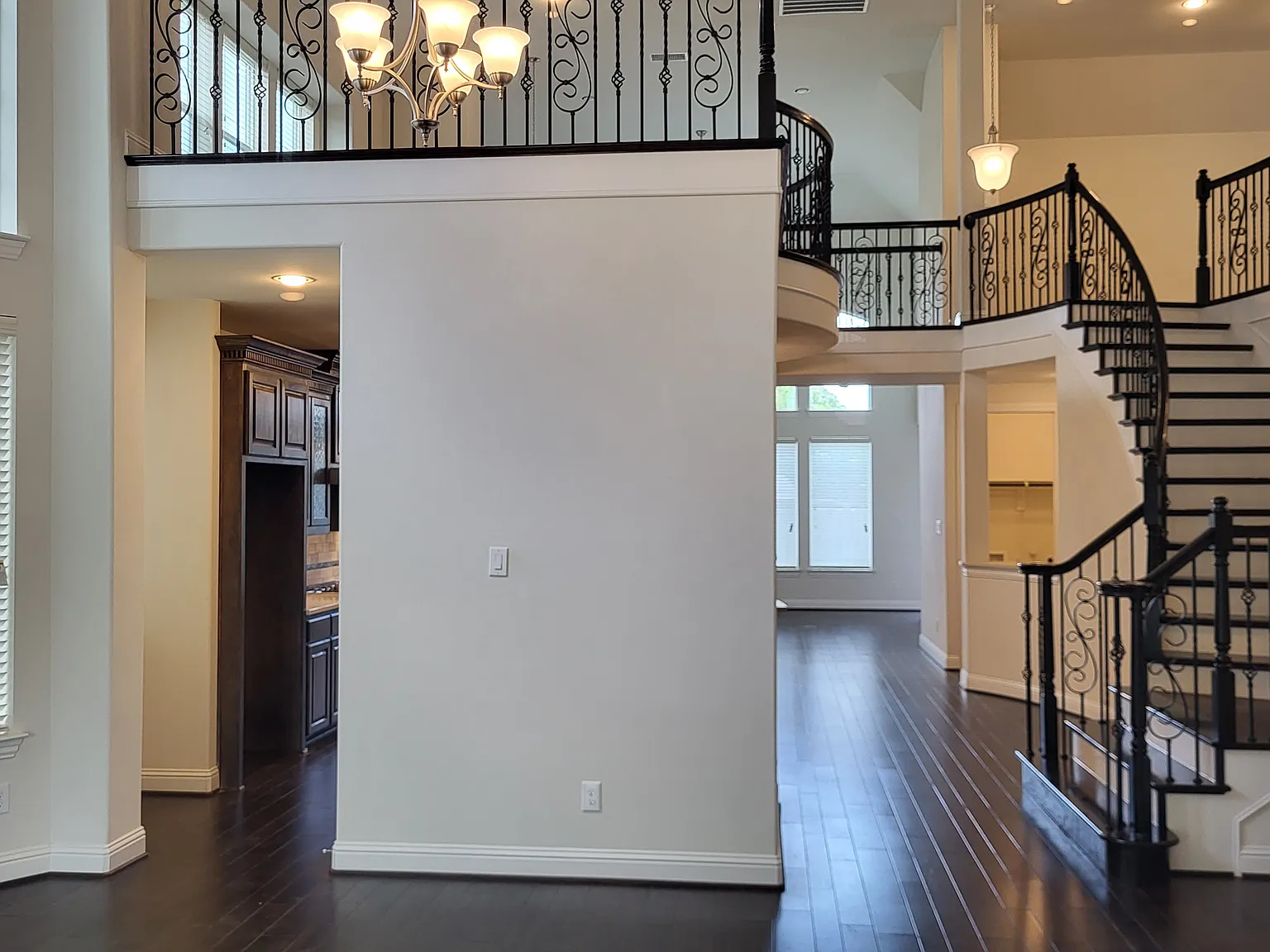 4 bed, 3.5 bath, 3820 sqft, $3,500 — Photo 4