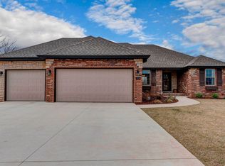 838 E Beechwood Rd, Nixa, MO 65714