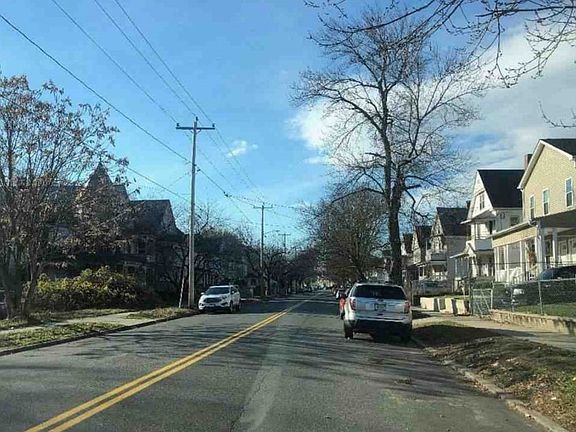 Exterior Neighborhood (street photo)