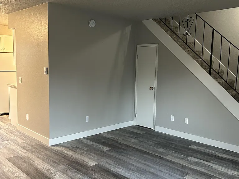 3437 Redwood Ave #14 — Photo 6