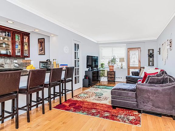4th image of 5700 Arlington Ave APT 22W
