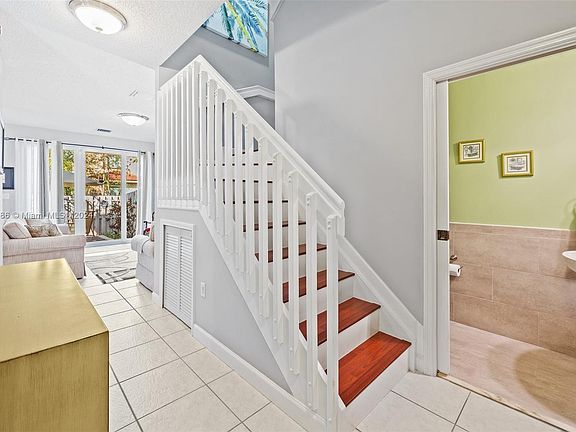 4th image of 7981 S Southwood Cir