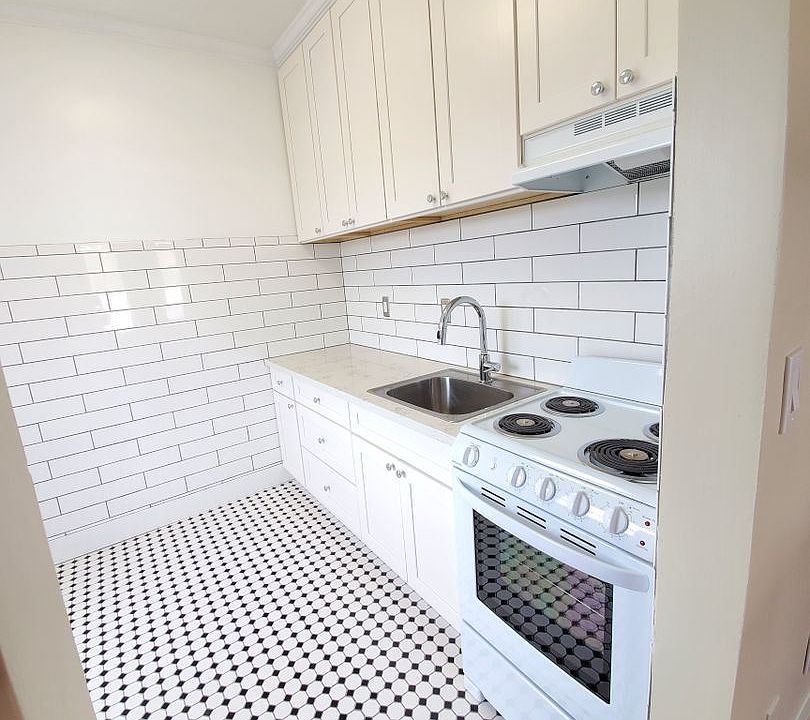 1st image of 810 NE Couch St #4448119