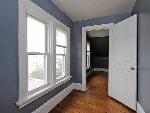 4th image of 50-52 Rivet St #2